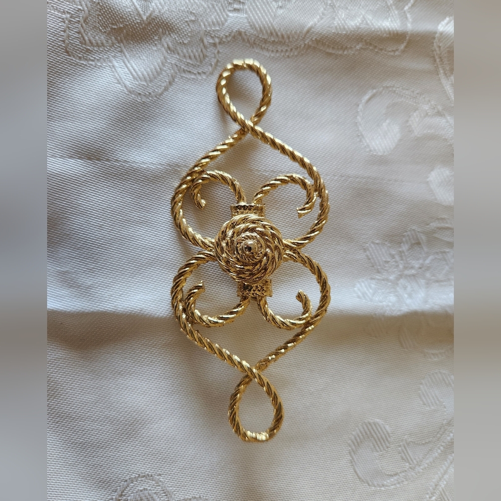 Beautiful Gold Rope Swirl Pin/Brooch! - Picture 3 of 6